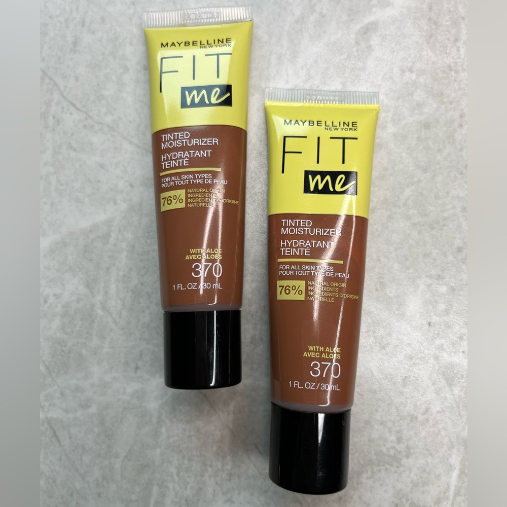 (2) Maybelline Fit Me Tinted Moisturizers Hydratant with Aloe #370